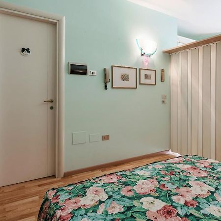 סירמיונה Azzurra Suite - Monolocale Con Piscina E Wifi מראה חיצוני תמונה
