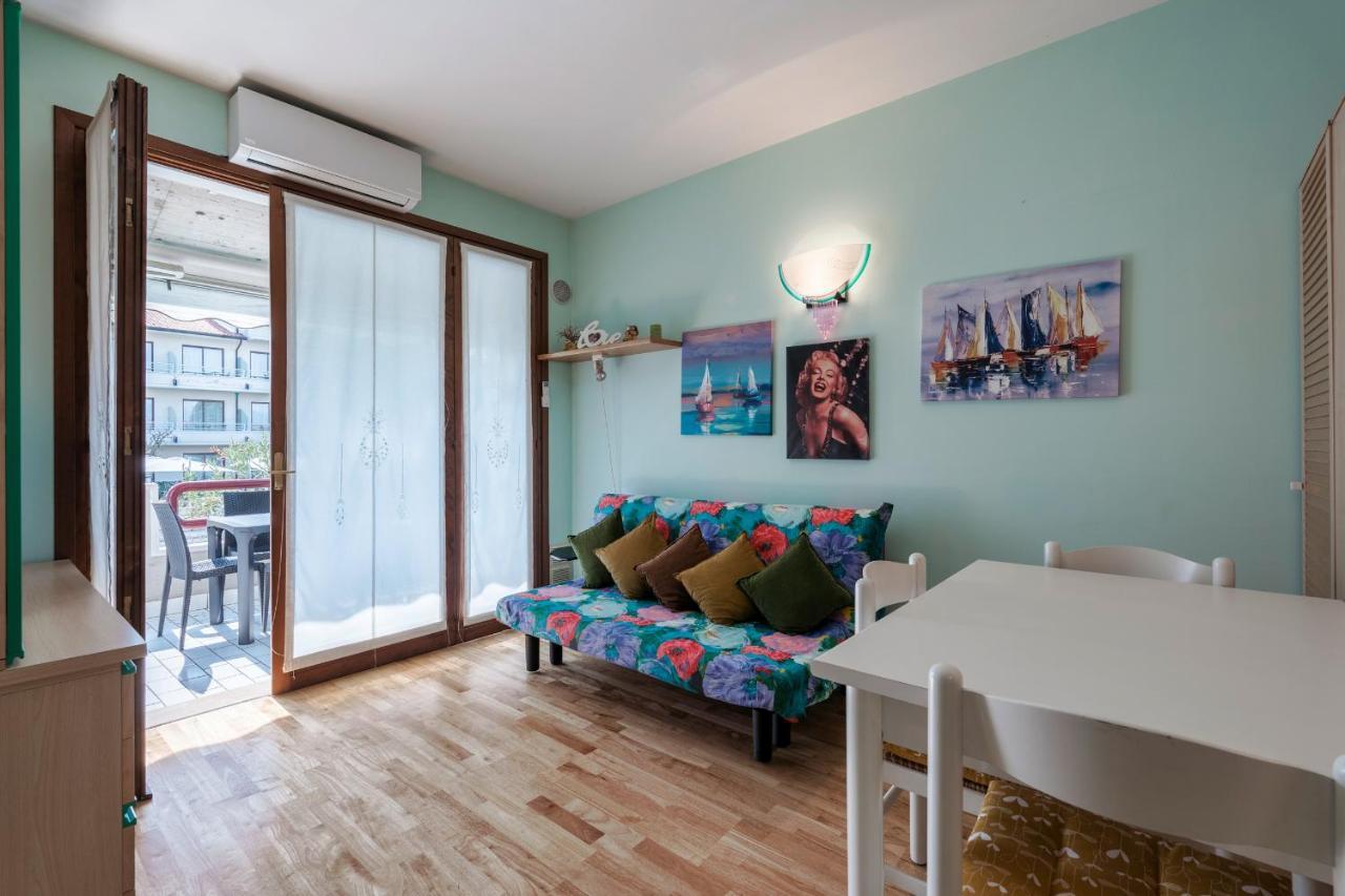 סירמיונה Azzurra Suite - Monolocale Con Piscina E Wifi מראה חיצוני תמונה