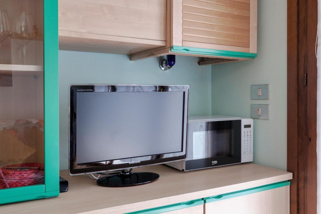 סירמיונה Azzurra Suite - Monolocale Con Piscina E Wifi מראה חיצוני תמונה