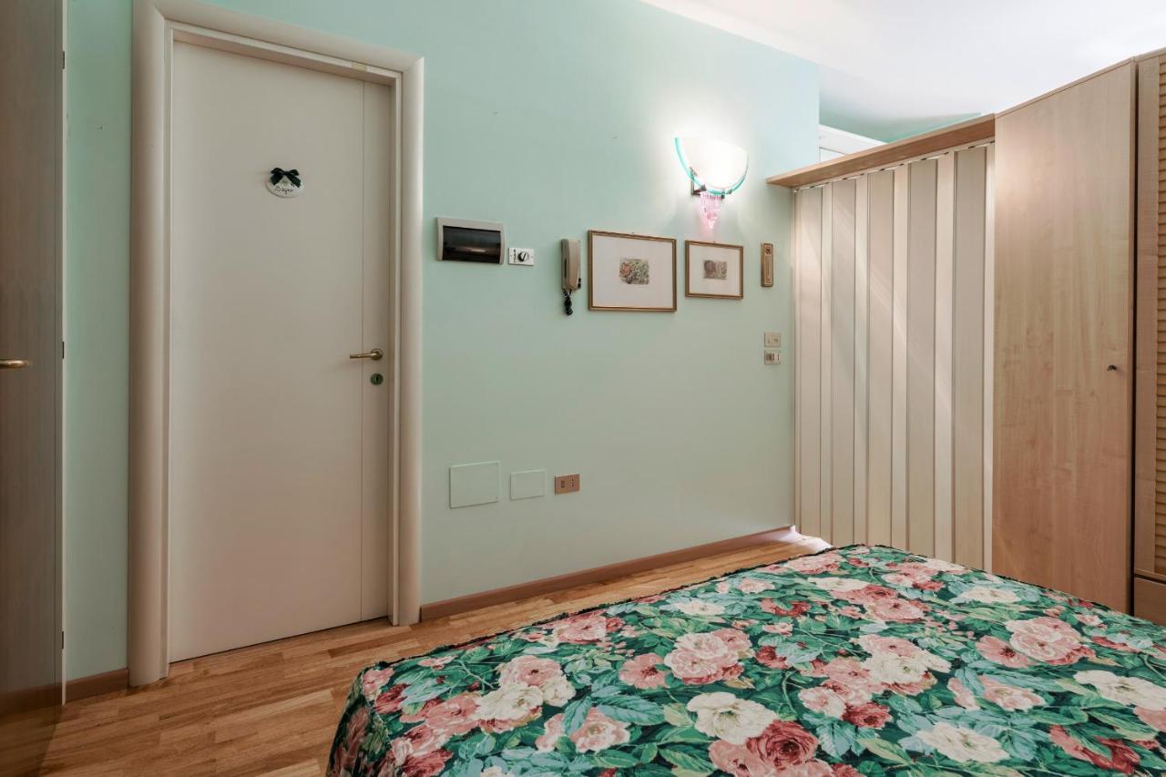 סירמיונה Azzurra Suite - Monolocale Con Piscina E Wifi מראה חיצוני תמונה