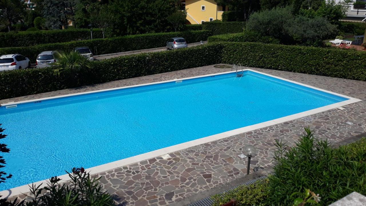 סירמיונה Azzurra Suite - Monolocale Con Piscina E Wifi מראה חיצוני תמונה